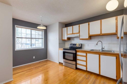 318 Hawkstone Manor Nw, Calgary, AB - Indoor Photo Showing Kitchen With Double Sink