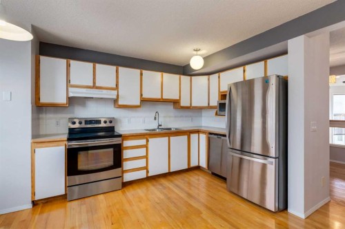 318 Hawkstone Manor Nw, Calgary, AB - Indoor Photo Showing Kitchen