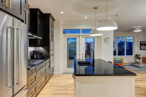 29 Aspenshire Crescent Sw, Calgary, AB - Indoor Photo Showing Kitchen With Stainless Steel Kitchen With Upgraded Kitchen