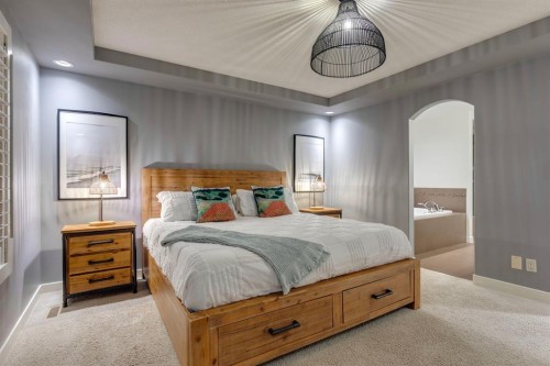 29 Aspenshire Crescent Sw, Calgary, AB - Indoor Photo Showing Bedroom