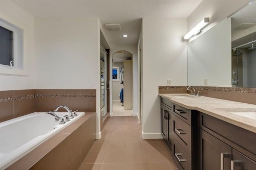 29 Aspenshire Crescent Sw, Calgary, AB - Indoor Photo Showing Bathroom