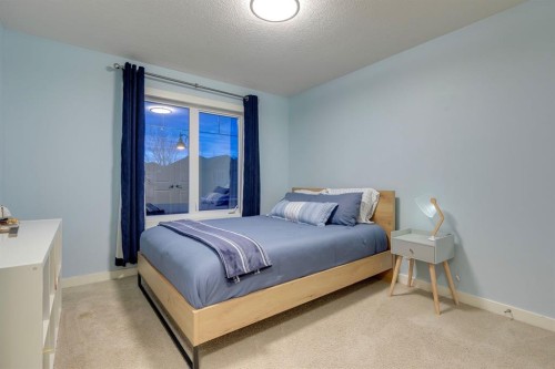 29 Aspenshire Crescent Sw, Calgary, AB - Indoor Photo Showing Bedroom