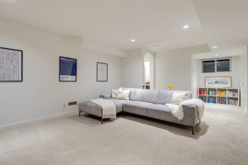 29 Aspenshire Crescent Sw, Calgary, AB - Indoor Photo Showing Other Room