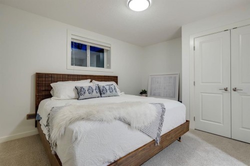 29 Aspenshire Crescent Sw, Calgary, AB - Indoor Photo Showing Bedroom