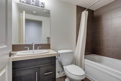 29 Aspenshire Crescent Sw, Calgary, AB - Indoor Photo Showing Bathroom