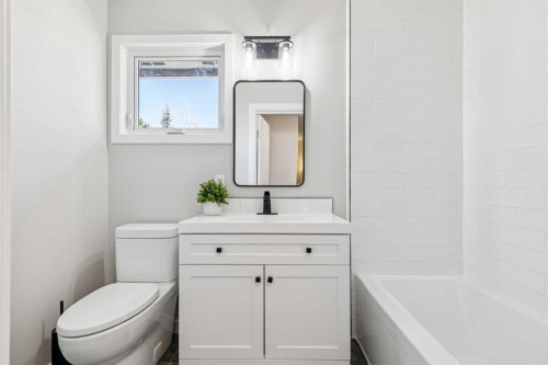 69 Suntree Lane, Okotoks, AB - Indoor Photo Showing Bathroom