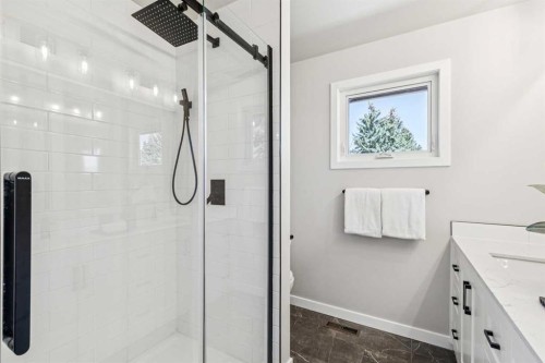 69 Suntree Lane, Okotoks, AB - Indoor Photo Showing Bathroom