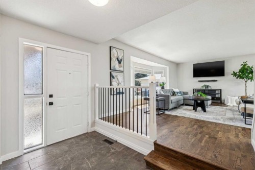 69 Suntree Lane, Okotoks, AB - Indoor Photo Showing Other Room