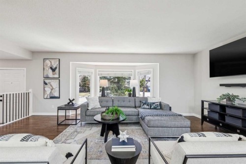 69 Suntree Lane, Okotoks, AB - Indoor Photo Showing Living Room