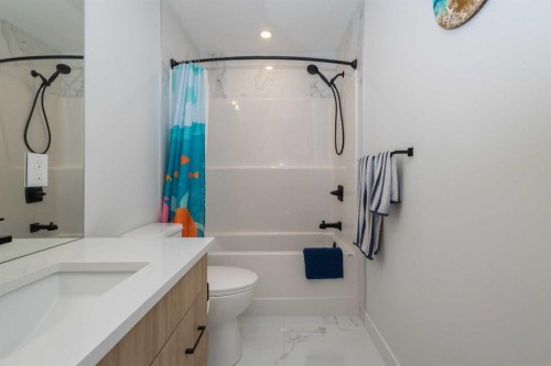897 Mahogany Boulevard Se, Calgary, AB - Indoor Photo Showing Bathroom