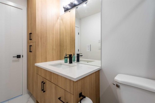 897 Mahogany Boulevard Se, Calgary, AB - Indoor Photo Showing Bathroom