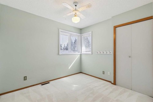 1442 Sunwood Road Se, Calgary, AB - Indoor Photo Showing Other Room