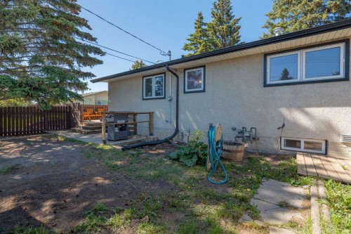 4609 Marcombe Way Ne, Calgary, AB - Outdoor