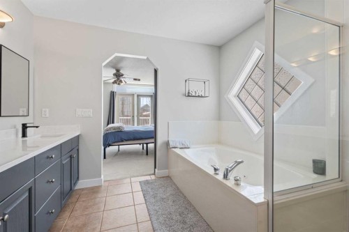 611 Cavendish Beach Bay, Chestermere, AB - Indoor Photo Showing Bathroom