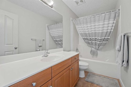 611 Cavendish Beach Bay, Chestermere, AB - Indoor Photo Showing Bathroom