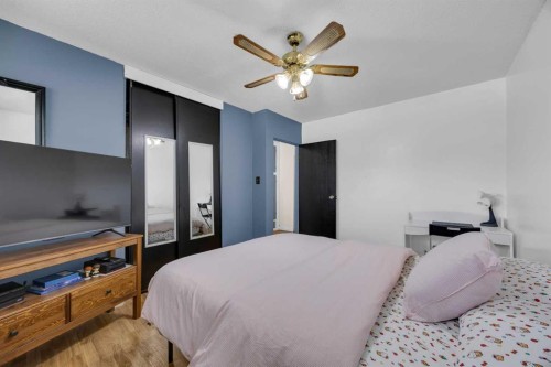5008 2 Street Nw, Calgary, AB - Indoor Photo Showing Bedroom