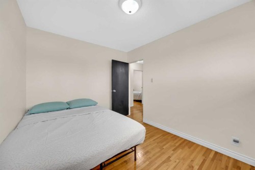 5008 2 Street Nw, Calgary, AB - Indoor Photo Showing Bedroom
