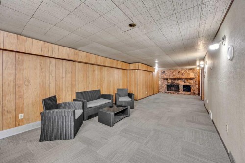 5008 2 Street Nw, Calgary, AB - Indoor Photo Showing Other Room