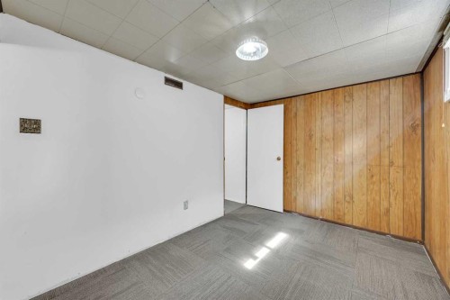 5008 2 Street Nw, Calgary, AB - Indoor Photo Showing Other Room