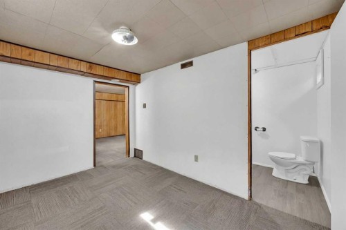 5008 2 Street Nw, Calgary, AB - Indoor Photo Showing Other Room
