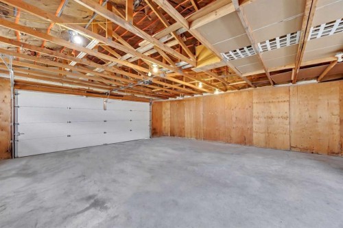 5008 2 Street Nw, Calgary, AB - Indoor Photo Showing Garage