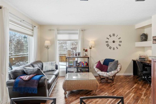 161 Douglas Glen Heath Se, Calgary, AB - Indoor Photo Showing Living Room