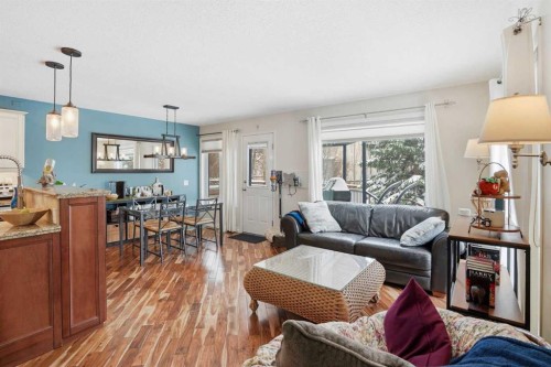 161 Douglas Glen Heath Se, Calgary, AB - Indoor Photo Showing Living Room