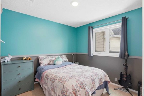 161 Douglas Glen Heath Se, Calgary, AB - Indoor Photo Showing Bedroom