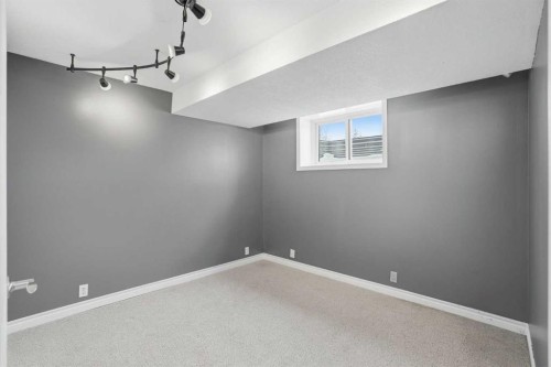 161 Douglas Glen Heath Se, Calgary, AB - Indoor Photo Showing Other Room