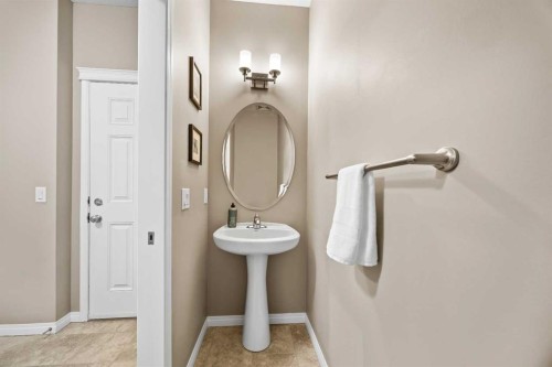 211 Mountainview Drive, Okotoks, AB - Indoor Photo Showing Bathroom