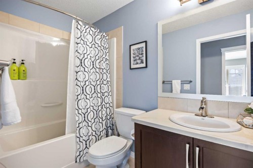 211 Mountainview Drive, Okotoks, AB - Indoor Photo Showing Bathroom