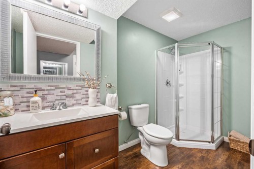 211 Mountainview Drive, Okotoks, AB - Indoor Photo Showing Bathroom
