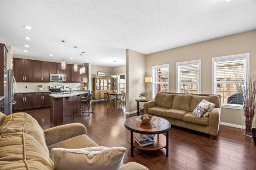 211 Mountainview Drive, Okotoks, AB - Indoor Photo Showing Living Room