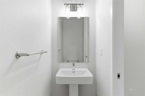 623 Buffaloberry Manor Se, Calgary, AB - Indoor Photo Showing Bathroom