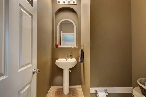 587 Everbrook Way Sw, Calgary, AB - Indoor Photo Showing Bathroom