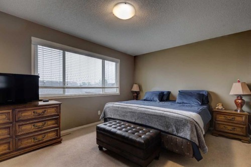 587 Everbrook Way Sw, Calgary, AB - Indoor Photo Showing Bedroom