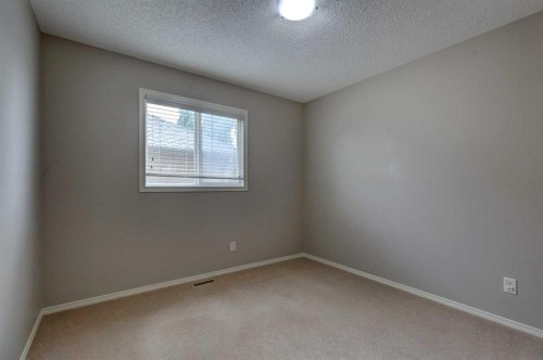587 Everbrook Way Sw, Calgary, AB - Indoor Photo Showing Other Room