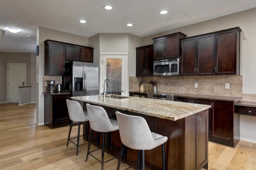 587 Everbrook Way Sw, Calgary, AB - Indoor Photo Showing Kitchen