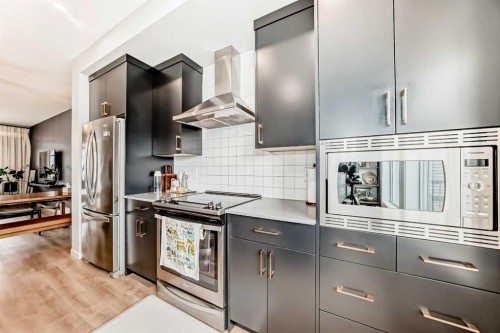 19 Rowley Common Nw, Calgary, AB - Indoor Photo Showing Kitchen With Upgraded Kitchen