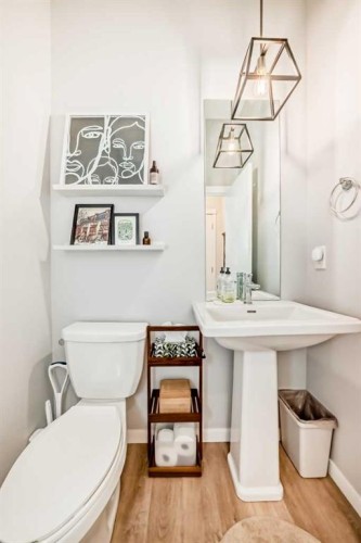 19 Rowley Common Nw, Calgary, AB - Indoor Photo Showing Bathroom