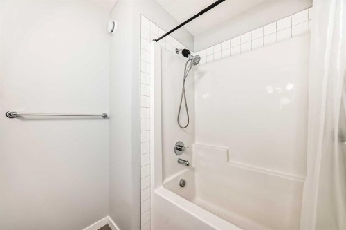 19 Rowley Common Nw, Calgary, AB - Indoor Photo Showing Bathroom