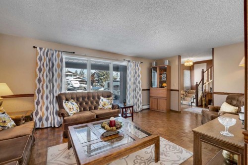 51 Parkwood Crescent, Strathmore, AB - Indoor Photo Showing Living Room