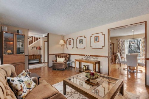 51 Parkwood Crescent, Strathmore, AB - Indoor Photo Showing Living Room