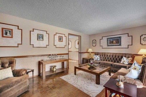 51 Parkwood Crescent, Strathmore, AB - Indoor Photo Showing Living Room