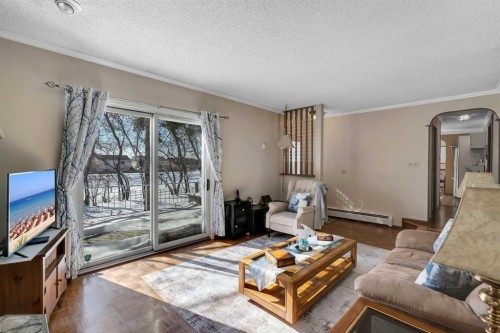 51 Parkwood Crescent, Strathmore, AB - Indoor Photo Showing Living Room