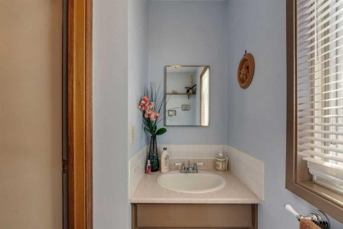 51 Parkwood Crescent, Strathmore, AB - Indoor Photo Showing Bathroom