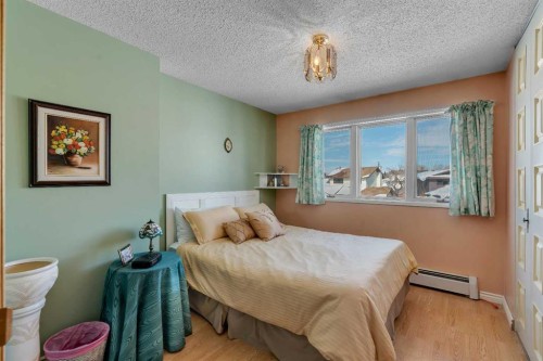 51 Parkwood Crescent, Strathmore, AB - Indoor Photo Showing Bedroom