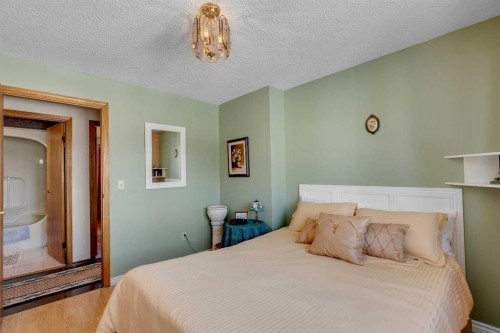 51 Parkwood Crescent, Strathmore, AB - Indoor Photo Showing Bedroom