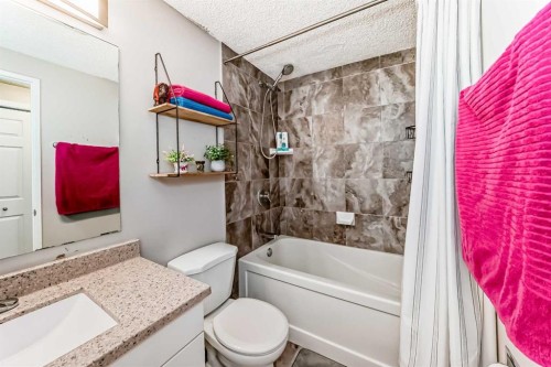 13-1845 Lysander Crescent Se, Calgary, AB - Indoor Photo Showing Bathroom