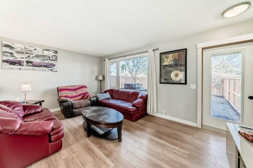 13-1845 Lysander Crescent Se, Calgary, AB - Indoor Photo Showing Living Room